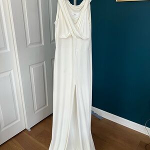 Elegant White Sleeveless Dress